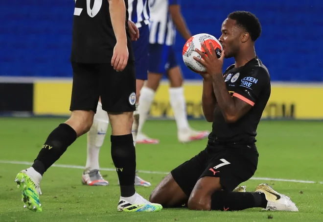 Raheem Sterling je vpisal hat-trick v Sheffieldu. FOTO: Adam Davy/Reuters