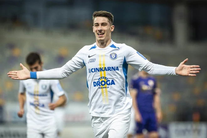 Najboljši celjski strelec Dario Vizinger je z golom za 2:0 v 39. minuti že nakazal obrise celjske zmage v Ljudskem vrtu. FOTO: Jure Banfi/Sobotainfo