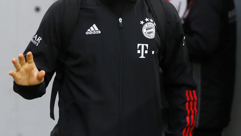 Fotografija: Dopustniški Manuel Neuer se je brez maske razpel na hrvaški obali. Fotografiji Reuters