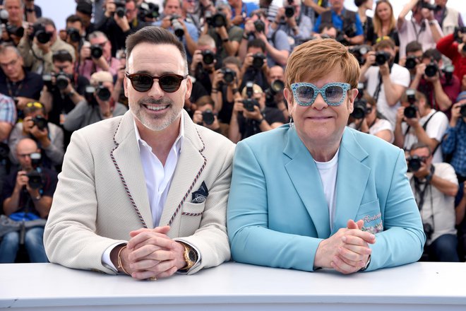 David Furnish in Elton John na premieri filma Rocketman v Cannesu.<br />
Foto: Serge Arnal