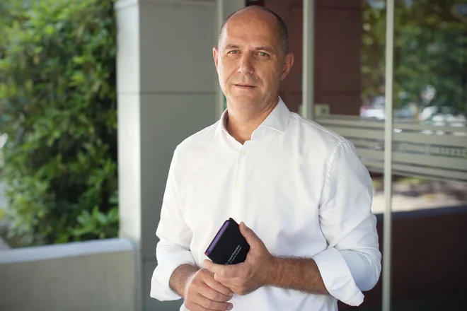 Jože P. Damijan, opozarja, da v prvem četrtletju letos vlada s svojimi ukrepi ni mogla vplivati na gospodarska gibanja. FOTO: Eržen Jure