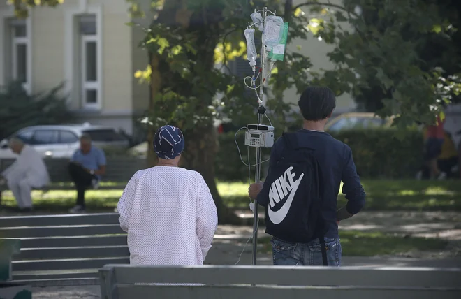 Testi so dragi, a z boljšo diagnozo je zdravljenje onkoloških bolnikov uspešnejše in stroškovno učinkovito. FOTO: Blaž Samec/Delo