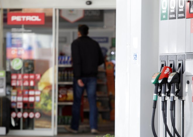 Prodajalne na bencinskih servisih bodo delale kot ves čas vse dni. FOTO: Mavric Pivk/Delo