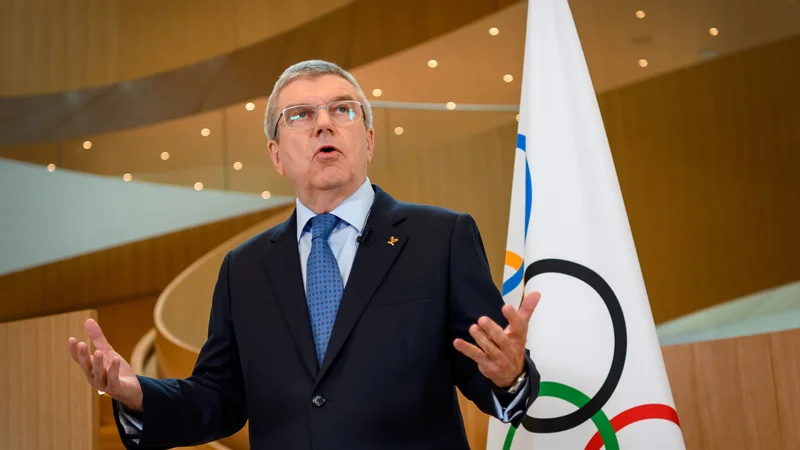 Fotografija: Prvi mož MOK Thomas Bach je nedavno obiskal francoskega predsednika Emmanuela Macrona. Pariz bo leta 2024 gostil olimpijske igre. FOTO: Fabrice Coffrini/AFP