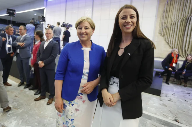 Evropski poslanki Ljudmila Novak in Irena Joveva sta opozorili, da so ravno neodvisni mediji steber demokratične družbe. FOTO: Leon Vidic/Delo