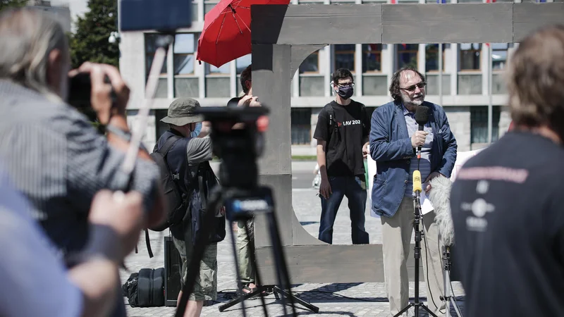 Fotografija: Protest proti novemu zakonu o medijih. FOTO: Uroš Hočevar