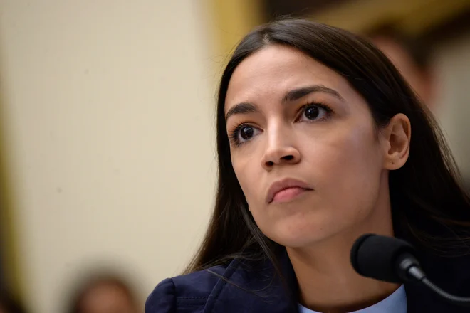 Kongresnica Alexandria Ocasio-Cortez zahteva varstvo okolja.  FOTO: Erin Scott/Reuters