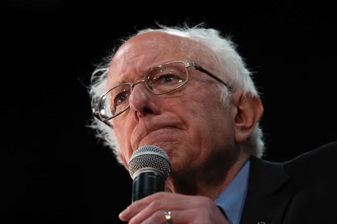 Prejšnji tekmec Bernie Sanders v Bidnu vidi novega Franklina Roosevelta. FOTO: Jim Watson/Afp