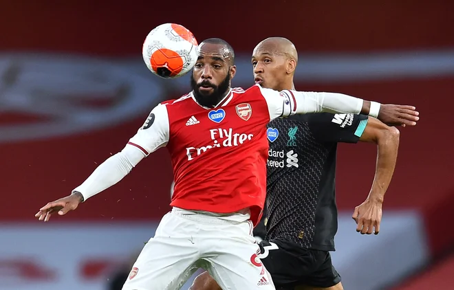 Arsenalov napadalec Alexandre Lacazette je načel mrežo Liverpoola v Londonu. FOTO: Glyn Kirk/Reuters