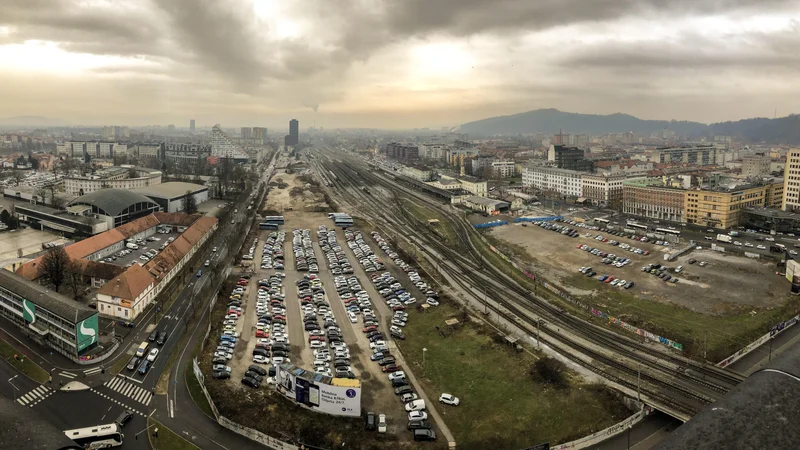 Fotografija: Država bo novo avtobusno in železniško postajo v Ljubljani gradila hkrati z zasebni investitorjem, kar je novost. FOTO: Voranc Vogel/Delo