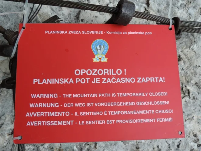 Komisija za planinske poti v sodelovanju z več planinskimi društvi med 16. in 25. julijem obnavlja več poti. Zaradi zahtevnih del in nevarnosti tako za markaciste kot za planince, je začasno zaprtih več priljubljenih planinskih poti. FOTO: Matej Ogorevc