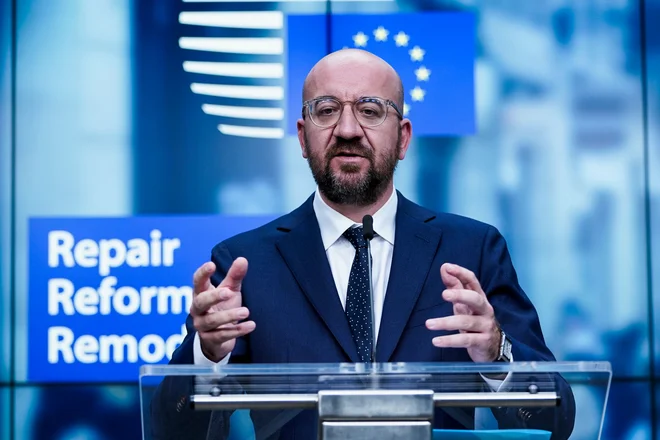 Predsednik evropskega sveta Charles Michel je pred tednom dni v kompromisnem predlogu ponudil 26 milijard evrov manj kot evropska komisija, nezadovoljnih je veliko. FOTO: Kenzo Tribouillard/Afp