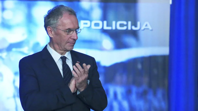 Fotografija: Beseda je na dopoldanski vladni tiskovki prišla tudi do Hojsovega neplačevanja prispevka nacionalni TV Slovenija. Zaradi tvita, v katerem je včeraj pozval k prenehanju plačevanja. FOTO: Jože Suhadolnik/Delo