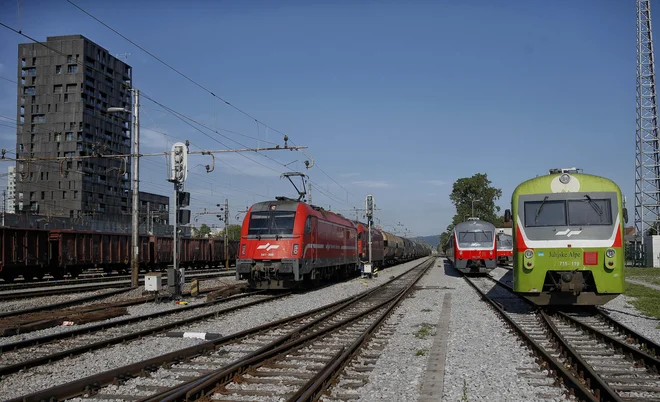 V okviru projekta Vozlišče Ljubljana bo pripravljena projektna dokumentacija za nadgradnjo glavne postaje Ljubljana in ljubljanskih postaj Šiška, Moste, Zalog ter železniških prog med njimi. FOTO: Blaž Samec/Delo