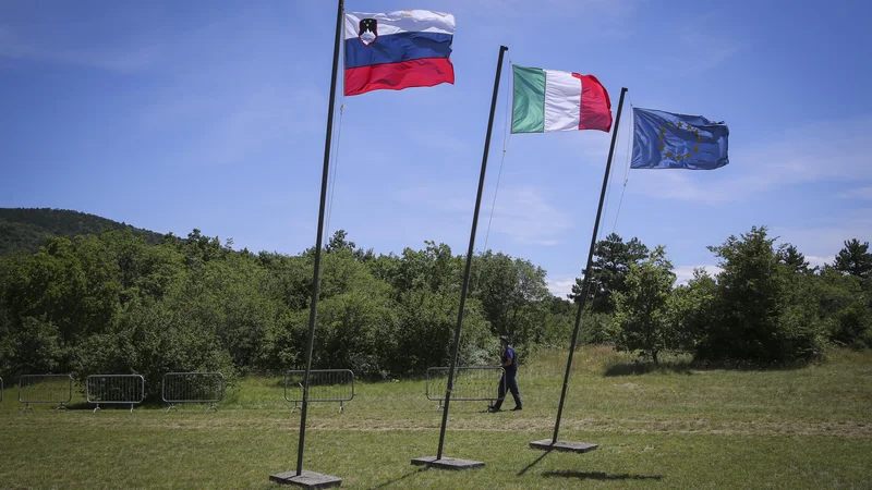 Fotografija: Velik del Slovencev ni pripravljen sprejeti enačenja žrtev fašističnega nasilja z žrtvami maščevanja nad njim. FOTO: Jože Suhadolnik/Delo