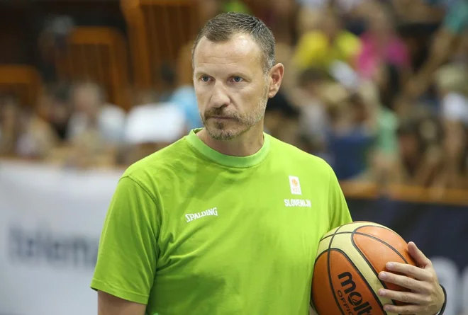 Rado Trifunović ima veliko težav pri sestavi reprezentance. FOTO: Jure Eržen/Delo