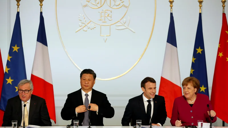 Fotografija: Jean-Claude Juncker, Emmanuel Macron in Angela Merkel so dali vedeti Xi Jinpingu, da morata biti »svilna pot« in »gospodarski pas« dvosmerna ulica. FOTO: Reuters
