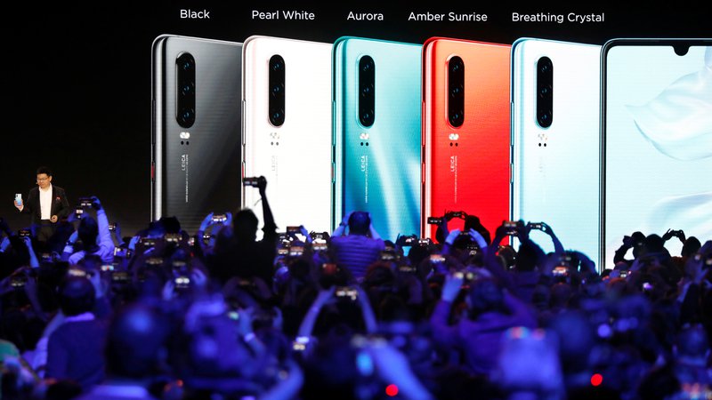 Fotografija: Richard Yu, eden izmed direktorjev Huaweia, je že marca napovedal, da v podjetju razvijajo nov operacijski sistem. FOTO: Charles Platiau/Reuters