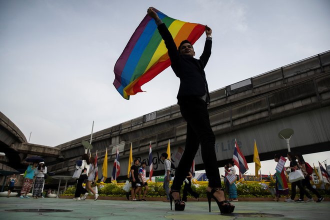 Tajvanski parlament je prejšnji petek izglasoval zakon o pravici do sklepanja istospolnih porok. FOTO: Athit Perawongmetha/Reuters