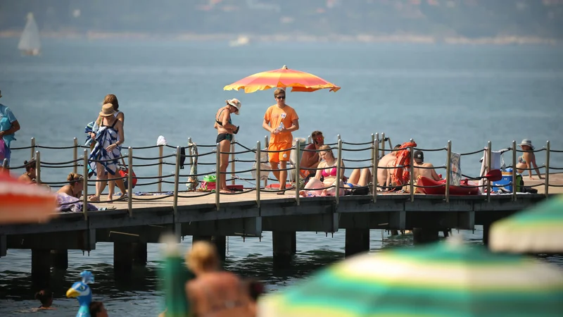 Obisk se s suhimi toplimi dnevi povečuje, s tem pa tudi poraba vode. FOTO: Jure Eržen/Delo