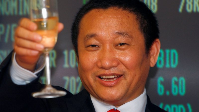 Fotografija: Liu Zhongtian je leta 2009 tako nazdravil borznemu debiju podjetja China Zhongwang Holdings v Hongkongu. FOTO: Reuters