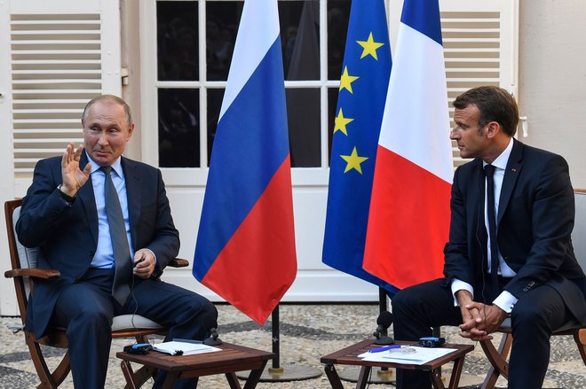 Vladimir Putin in Emmanuel Macron. FOTO: AFP