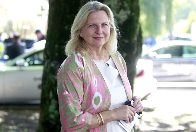 Karin Kneissl je znana po nekaterih vprašljivih političnih stališčih, hkrati je zanimiva, pronicljiva analitičarka Bližnjega vzhoda. FOTO: Roman Šipić
