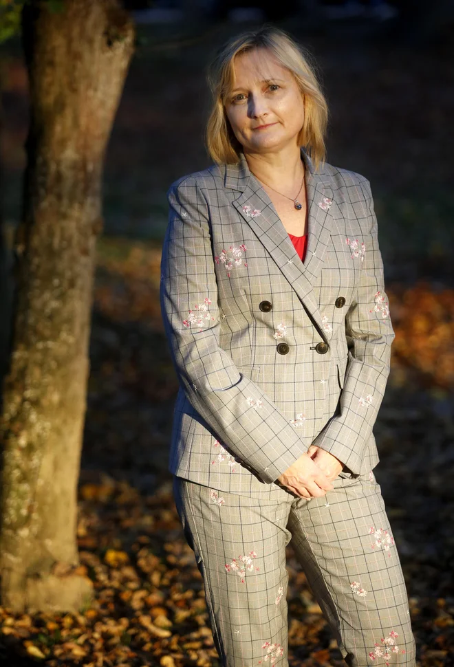 Ginekologinja Gabrijela Simentinger, sproščena in osvobojena tabujev, v svoji ambulanti z nasveti in terapijami pomaga ženskam vseh starosti – od 19 do 65 let. FOTO: Roman Šipić