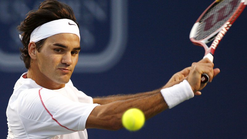 Fotografija: Roger Federer poziva navijače, naj upoštevajo vsa navodila pristojnih. FOTO: Reuters