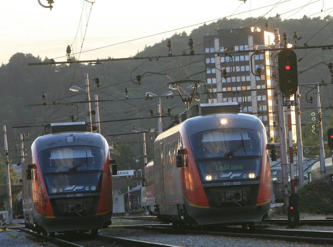Vlaki Slovenskih železic dnevno običajno prepeljejo 40.000 potnikov ... Foto Uroš Hočevar