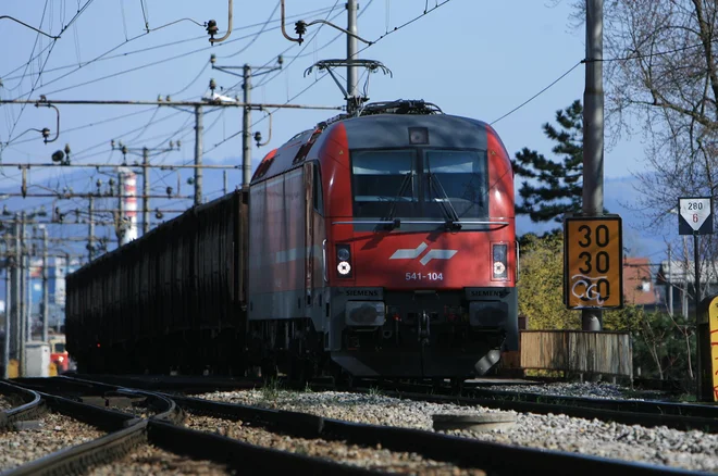 Vstop v Slovenijo se bo dovolil državljanom Slovenije in osebam s stalnim ali začasnim prebivališčem v Sloveniji. FOTO: Uroš Hočevar/Delo