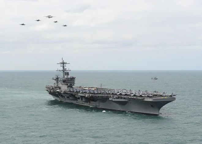 Gre za prve primere okužbe z virusom na kateri od ameriških vojaških ladij na misiji na morju. FOTO: U. S. Naval Forces