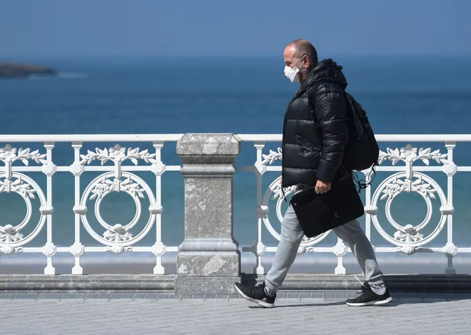 S 3434 smrtnimi žrtvami zaradi covida-19 je Španija prehitela Kitajsko. FOTO: Ander Gillenea/AFP