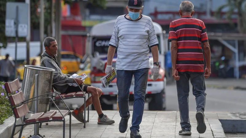 Fotografija: Prizor iz panamske prestolnice. V 4-milijonski Panami so potrdili 443 okužb, zaradi novega koronavirusa pa je umrlo osem oseb. FOTO: Luis Acosta/AFP