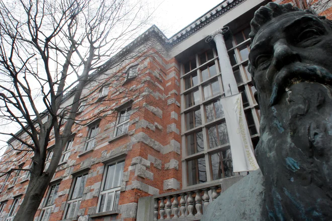Prvi načrti za NUK so bili izdelani leta 1927 v Plečnikovi šoli, že leta 1930 pa je objavil svojo vizijo knjižnične stavbe kot svetišča, posvečenega znanju, ki je vzbudila tudi negativne odzive. Foto Pivk Mavric