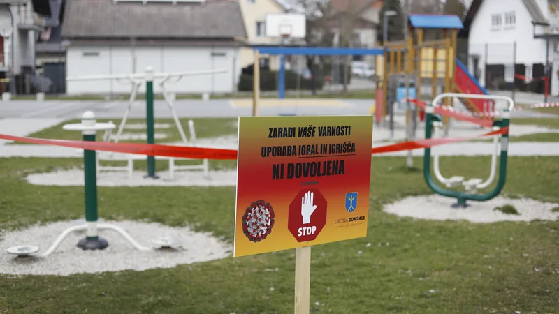 V fazi inkubacije je videti problem na tisoče kilometrov vstran, nekje v nekem mestu, za katerega ime še nihče ni slišal. Foto Leon Vidic
