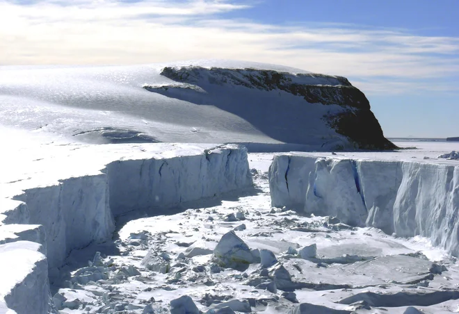 Temperaturne rekorde so februarja izmerili tudi na Antarktičnem polotoku. FOTO: HO Reuters Pictures