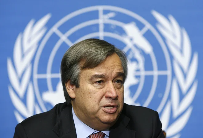 Guterres je pozdravil mobilizacijo 5000 milijard dolarjev v razvitih državah za podporo lastnim gospodarstvom, hkrati pa pozval k sprejetju globalnega paketa za pomoč nerazvitim. FOTO: Denis Balibouse/Reuters