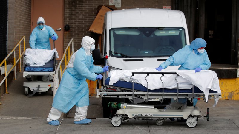 Fotografija: Število uradno potrejneih primerov okužbe je preseglo milijon. FOTO: Brendan Mcdermid/Reuters