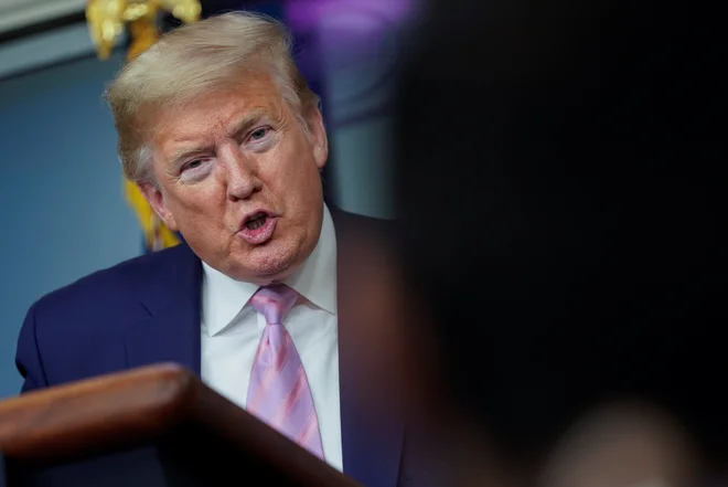 Ameriški predsednik Donald Trump svari pred »zelo grozljivim« številom smrti v prihodnjih dneh. FOTO: Reuters