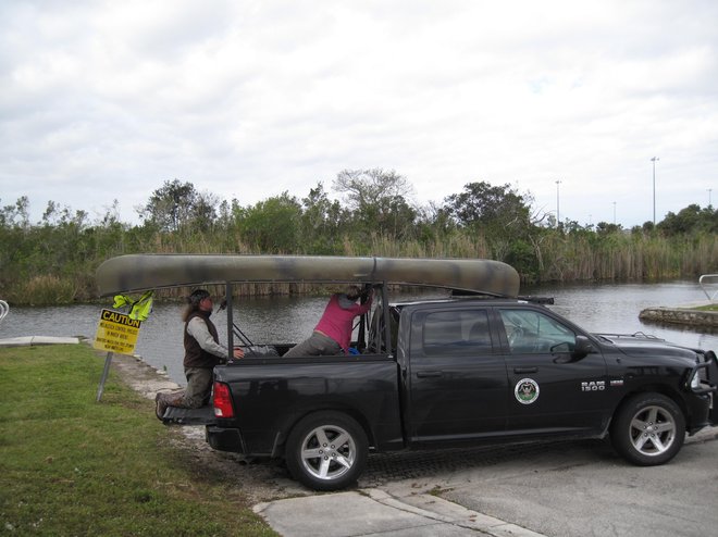 Dovoljenja za ročno odstranjevanje pitonov izdaja državna vodovarstvena agencija South Florida Water Management District. FOTO: Alen Steržaj