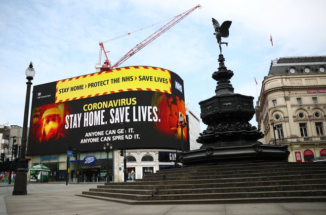 Aktualna podoba Piccadilly Circusa v Londonu. FOTO: Hannah Mckay/Reuters