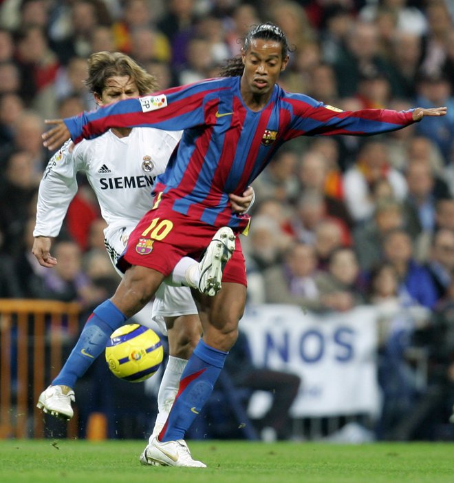 Ko je Ronaldinho leta 2003 iz PSG prestopil v Barcelono, se je za katalonski klub začel vzpon v evropski vrh. FOTO: Reuters