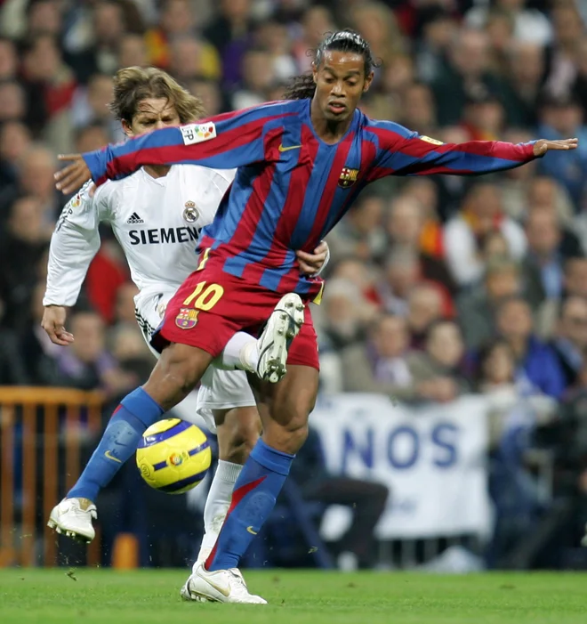 Ko je Ronaldinho leta 2003 iz PSG prestopil v Barcelono, se je za katalonski klub začel vzpon v evropski vrh. FOTO: Reuters