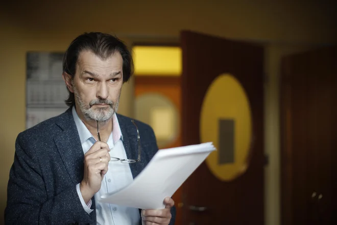 Vladimir Milošević, psihiater, mednarodno priznani psihodramski terapevt: Človeka, ki si večkrat na dan obsesivno umiva roke, bi še pred časom definirali kot osebo z obsesivno-kompulzivno motnjo. Zdaj na vsakem koraku slišimo: umivajte si roke, čim bolj pogosto, tem bolje. FOTO: Jure Eržen/Delo