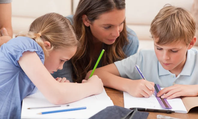 V trenutnih razmerah še posebej veliko dela hote ali nehote pade na starše otrok s posebnimi potrebami. Foto Shutterstock