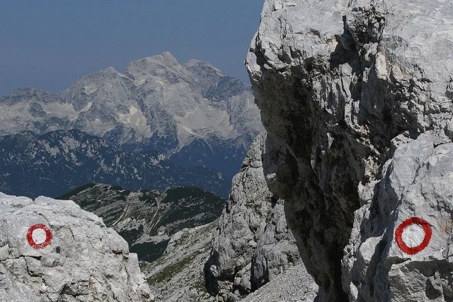 Gore vabijo, a previdnost je letos še posebno nujna. FOTO: Manca Ogrin