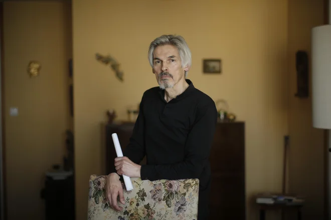 Dr. Matjaž Lunaček, psihiater in psihoanalitik:&nbsp;Kot zdravnik lahko rečem le to, da je življenje, ne glede na to, ali je to življenje že večji del preživeto ali je na začetku svoje poti, vedno enako vredno. Življenje devetdesetletnika je enako vredno kot življenje mladega človeka. FOTO: Jure Eržen/Delo