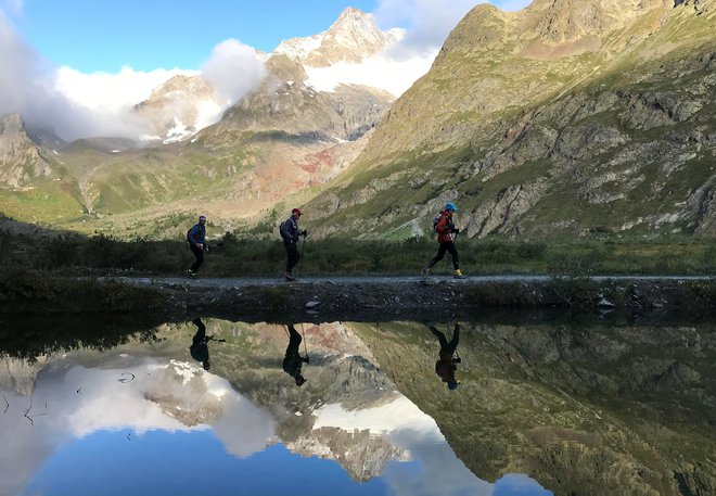 Francoske Alpe poznamo Slovenci predvsem po smučarskih užitkih, a jim s tem delamo krivico. FOTO: Toby Melville/Reuters