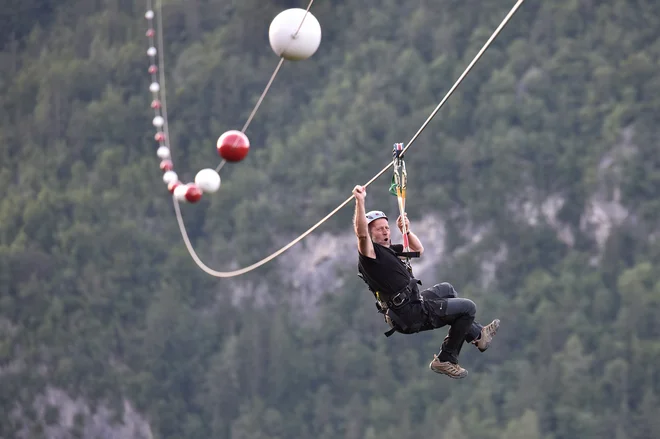 Črnjanska jeklenica je s 1260 metri najdaljši neprekinjen zipline v državi. Foto Boris Keber